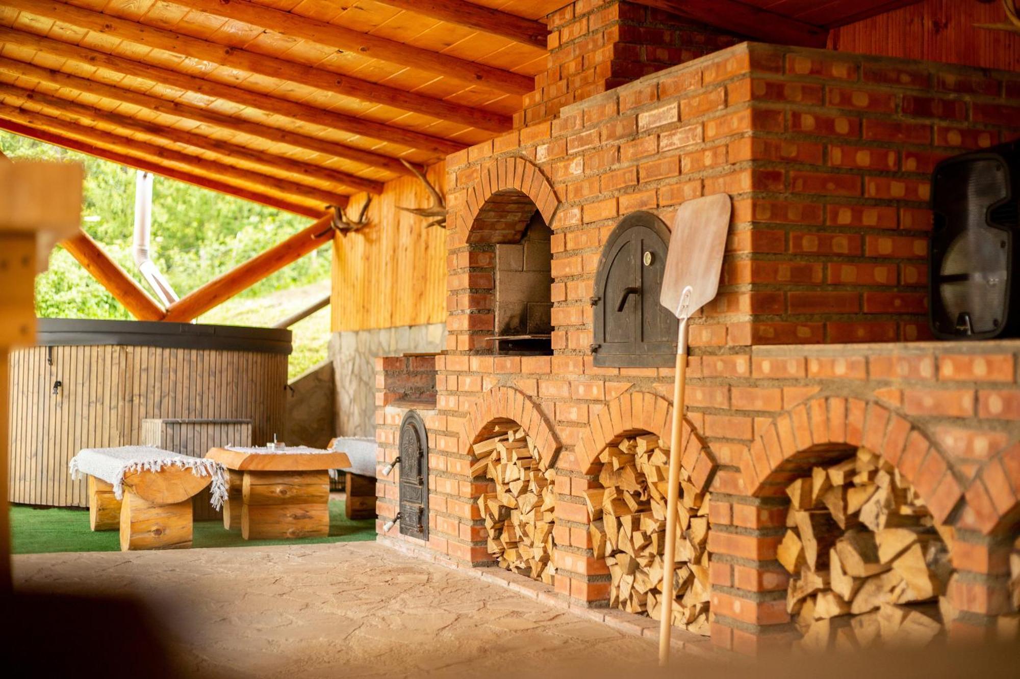 Casa Rumelia Paltineni Exterior photo